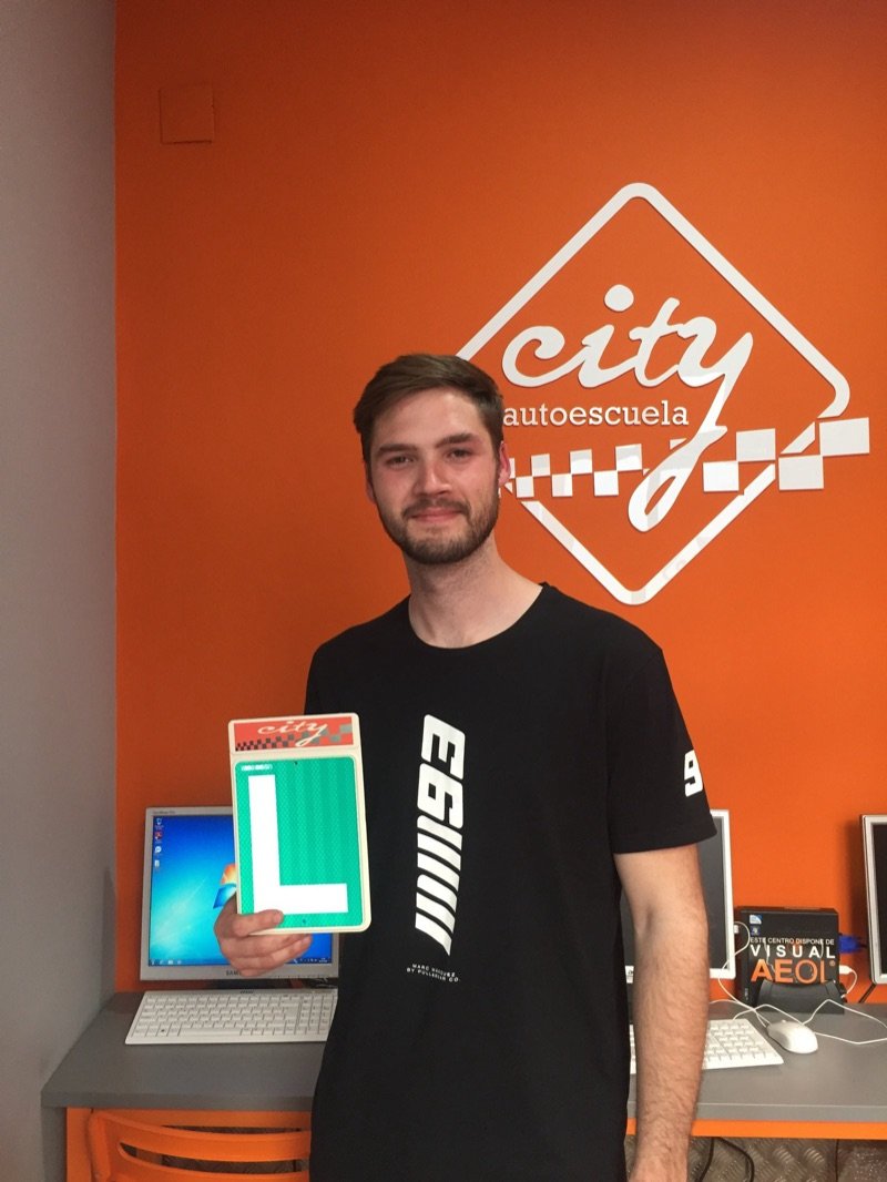 José Carlos, aprobado del permiso A2 de moto en City Autoescuela Córdoba