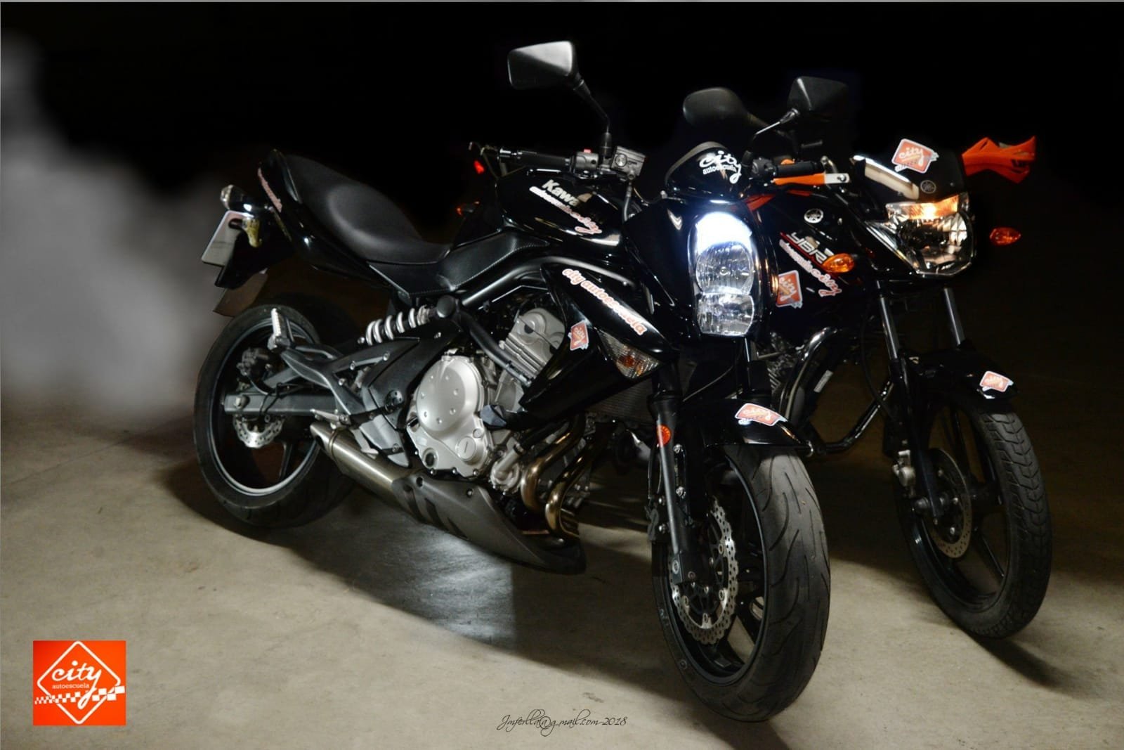 Motos Kawasaki y Yamaha de City Autoescuela para el permiso A1