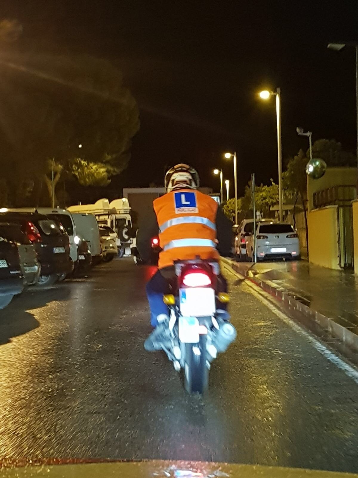 Práctica de circulación del A2 por una calle residencial de Córdoba